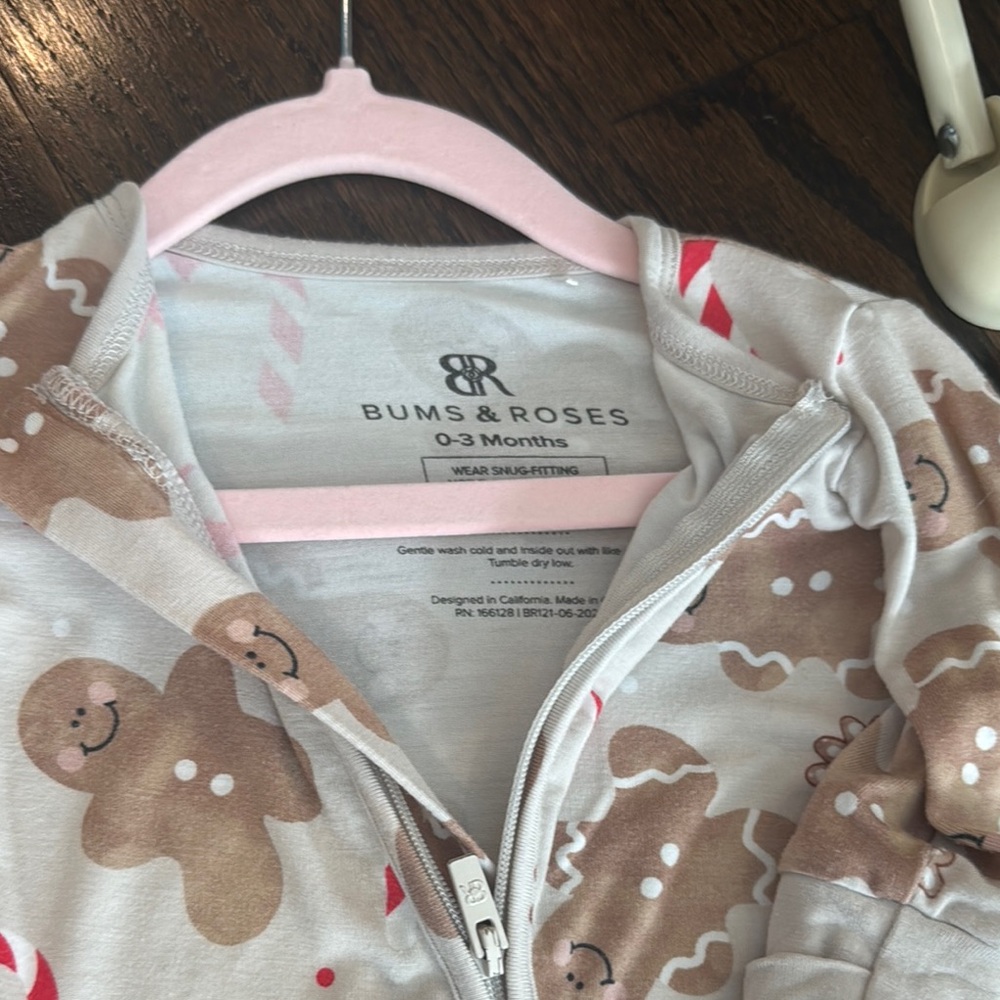 Bums & Roses Holiday Pj pack of 3 - one 3-6 month & 2 0-3 month - NO STAINS - Picture 9 of 11